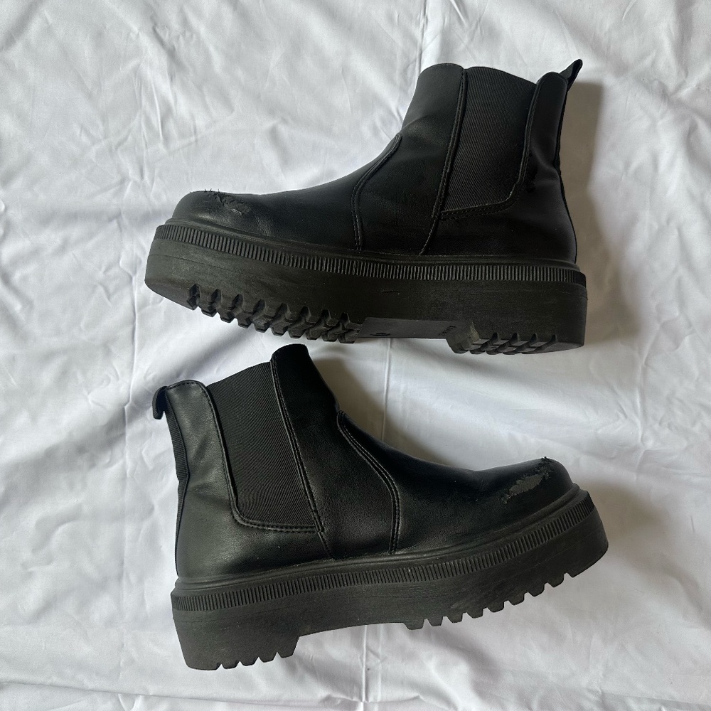 Steve Madden Yardley Platform Chelsea Ankle Boots Size 8